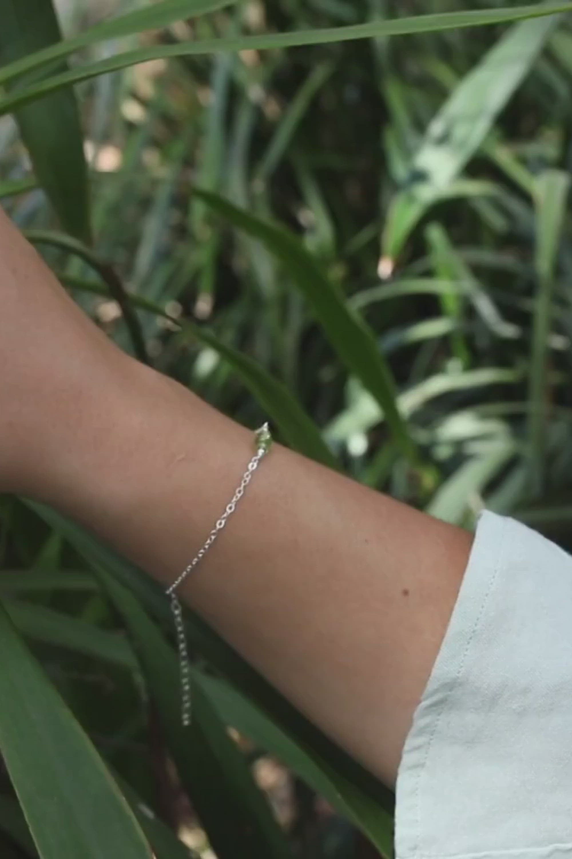 Dainty Peridot Gemstone Bracelet